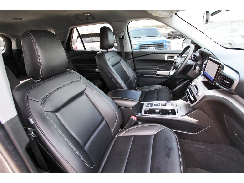 Certified 2023 Ford Explorer XLT w/ Equipment Group 202A RWD image 28