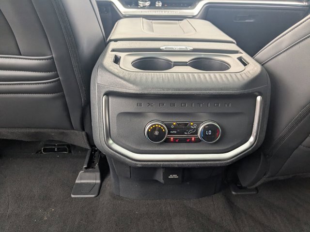 Certified 2025 Ford Expedition Max Platinum w/ Stealth Appearance Package AWD/4WD image 31