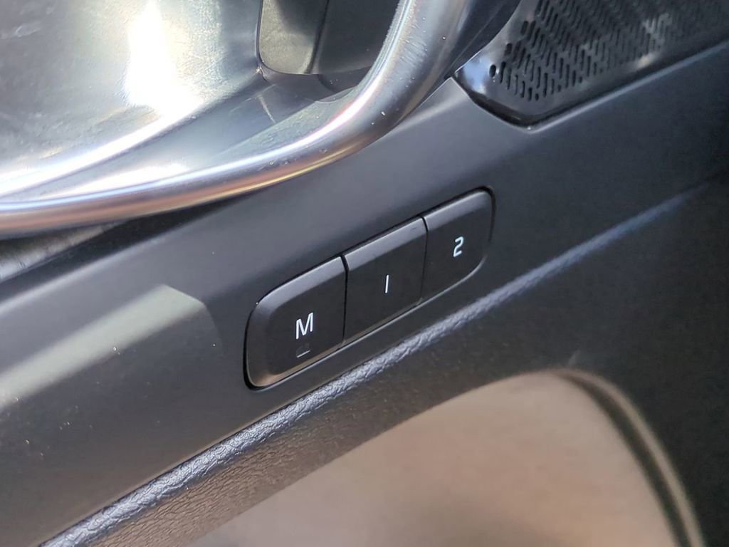 Used 2024 Volvo XC40 B5 Plus w/ Protection Package Premier image 26