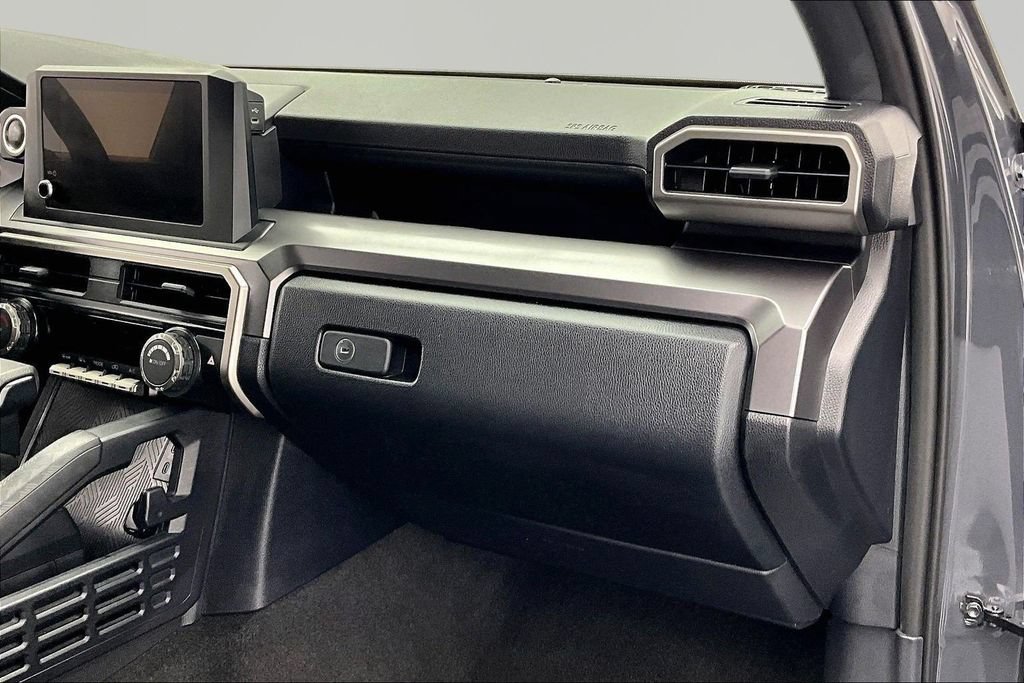 Used 2025 Toyota 4Runner SR5 AWD/4WD image 17