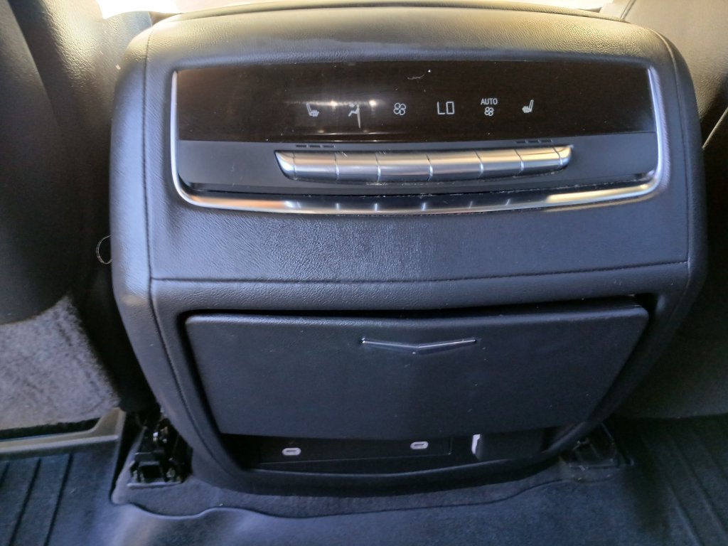 Used 2022 Cadillac Escalade ESV Luxury AWD/4WD image 23