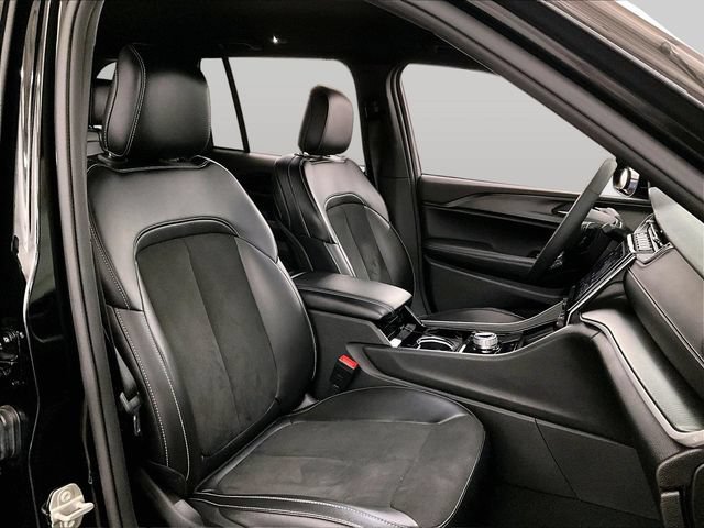 Used 2023 Jeep Grand Cherokee Altitude AWD/4WD image 7