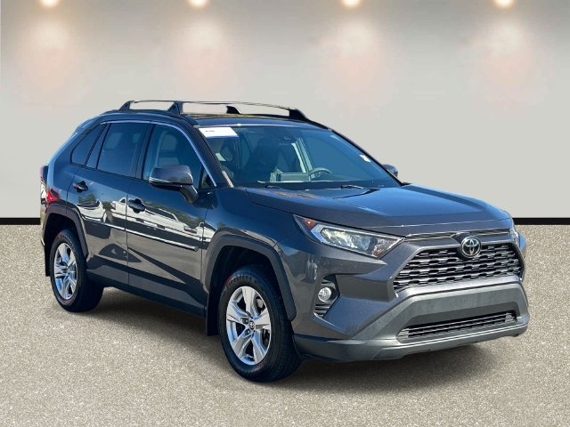 Used 2021 Toyota RAV4 XLE w/ Convenience Package FWD image 3