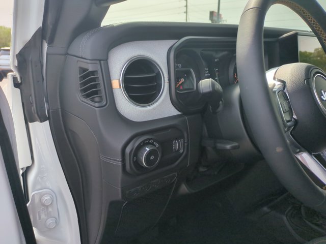 Used 2024 Jeep Wrangler Unlimited Sahara w/ Safety Group image 16