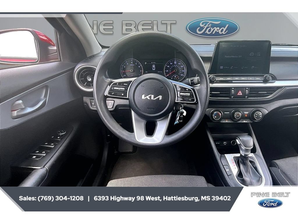 Used 2022 Kia Forte LXS w/ LXS Technology Package FWD image 5