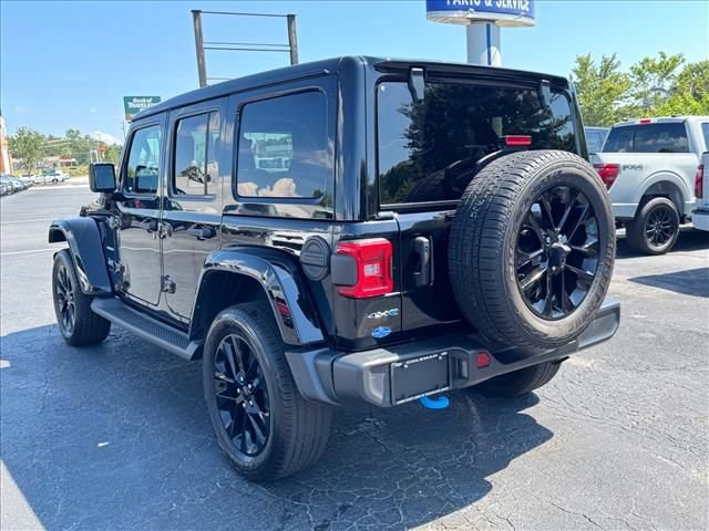Used 2023 Jeep Wrangler Unlimited Sahara w/ Cold Weather Group AWD/4WD image 6