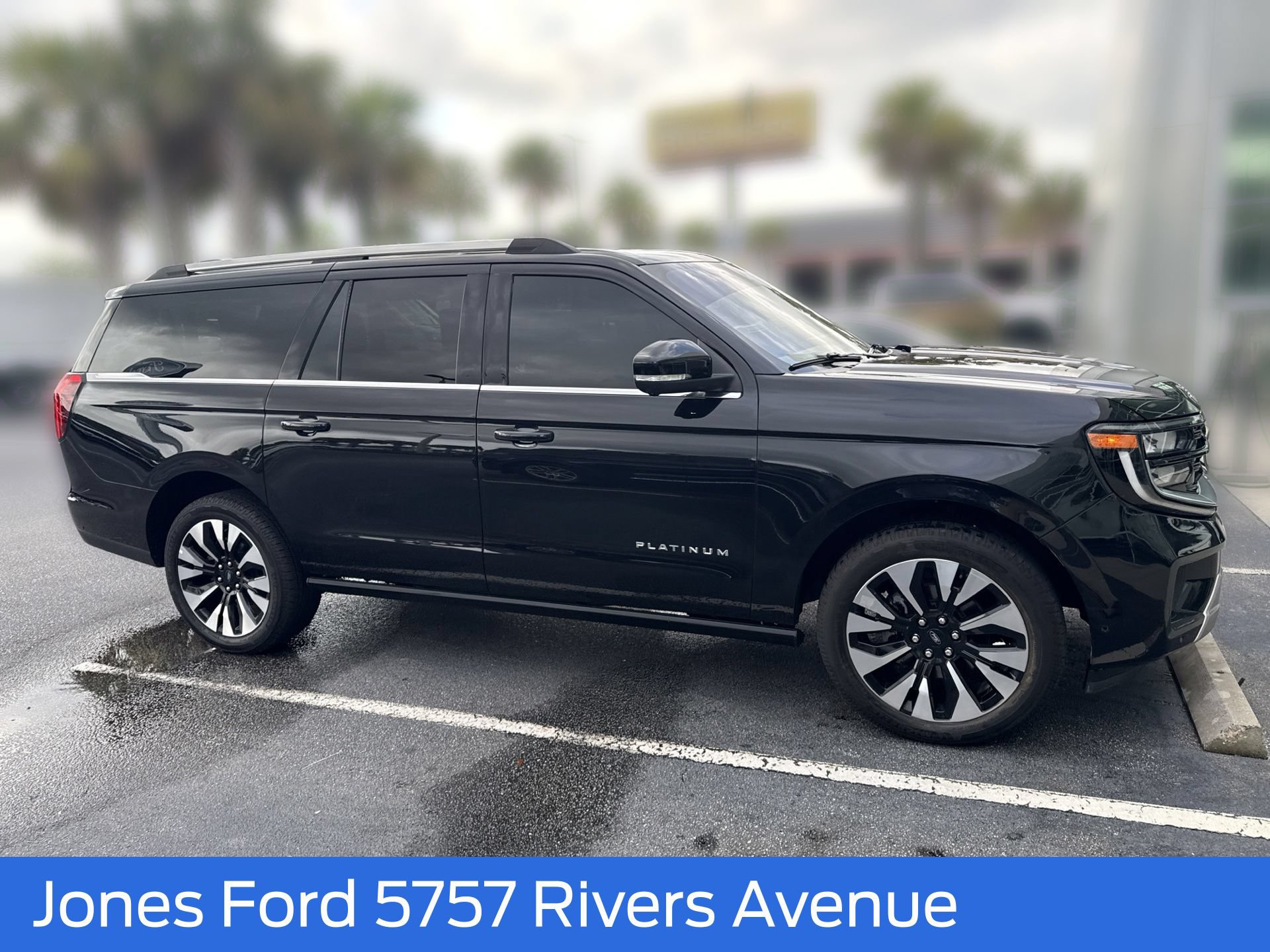 Certified 2025 Ford Expedition Max Platinum w/ Driver's Package AWD/4WD image 3