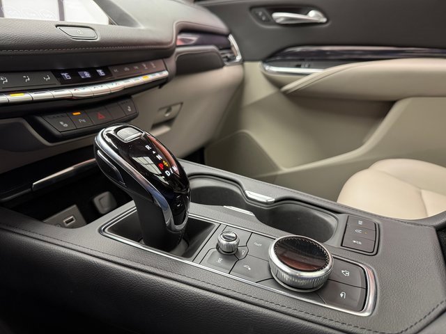 Used 2023 Cadillac XT4 Luxury w/ Cold Weather Package image 17