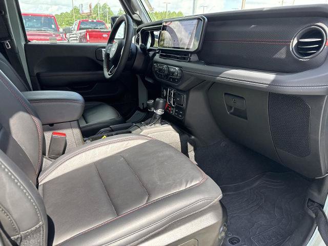 Used 2024 Jeep Wrangler Unlimited Rubicon w/ Technology Group AWD/4WD image 19