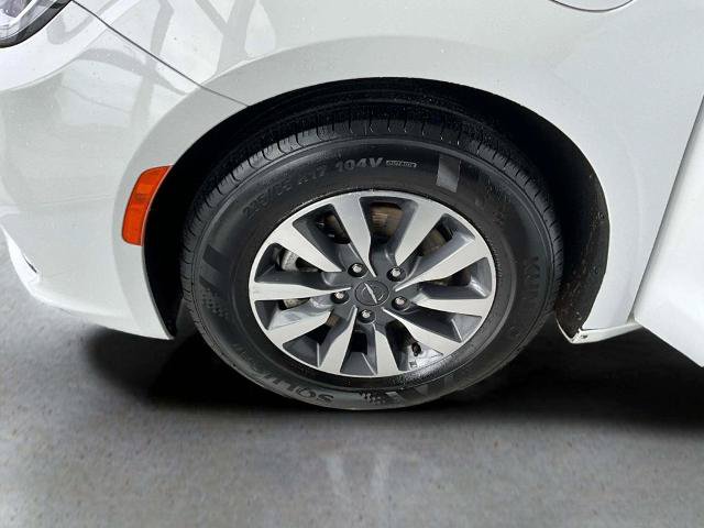 Used 2024 Chrysler Pacifica Limited FWD image 29