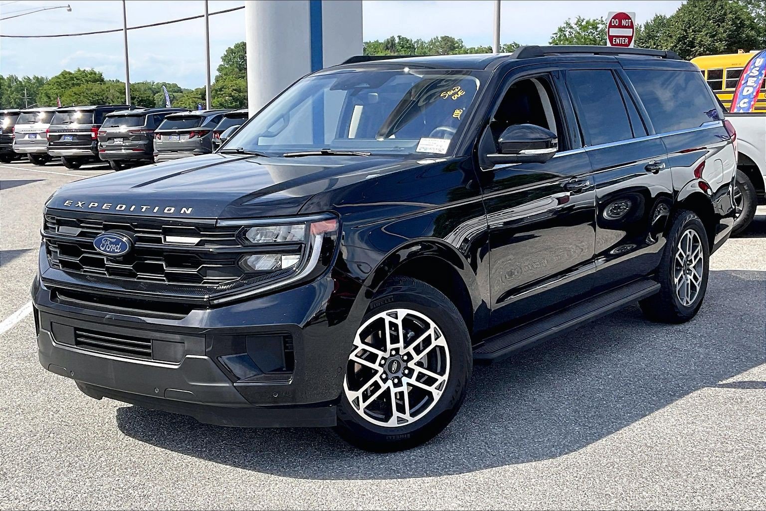 Certified 2025 Ford Expedition Max Active AWD/4WD image 3