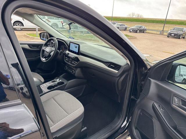 Certified 2022 Ford Escape SE w/ SE Sport Appearance Package image 17