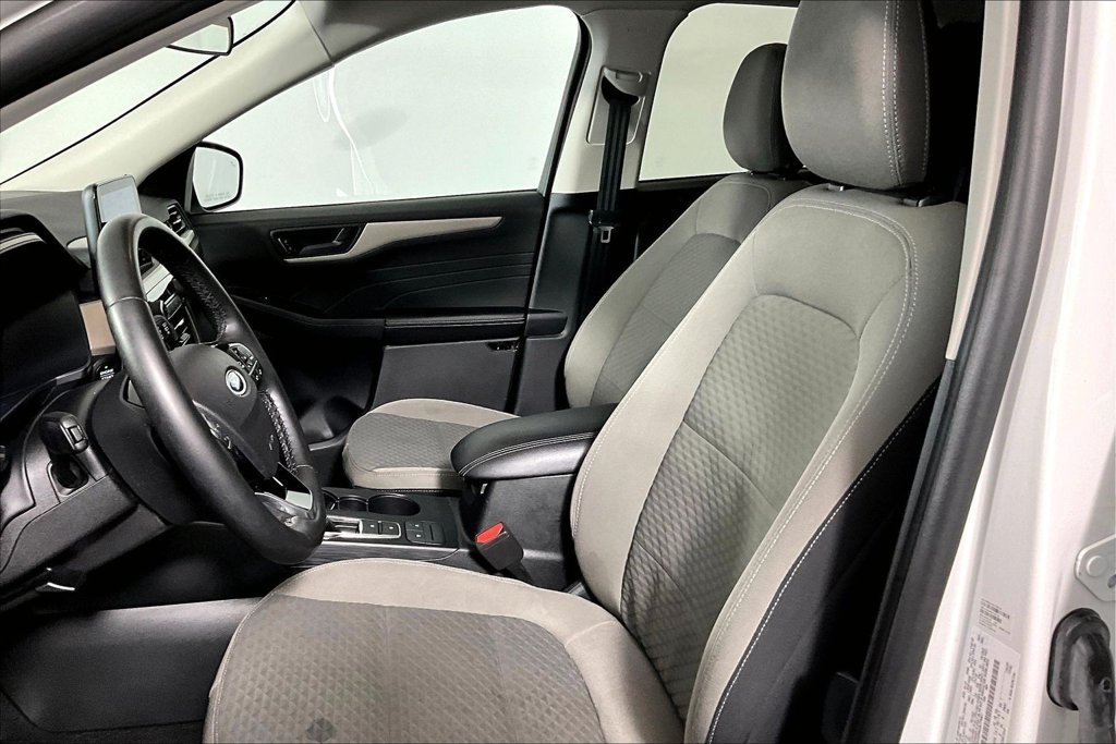 Certified 2022 Ford Escape SE w/ Cold Weather Package AWD/4WD image 13