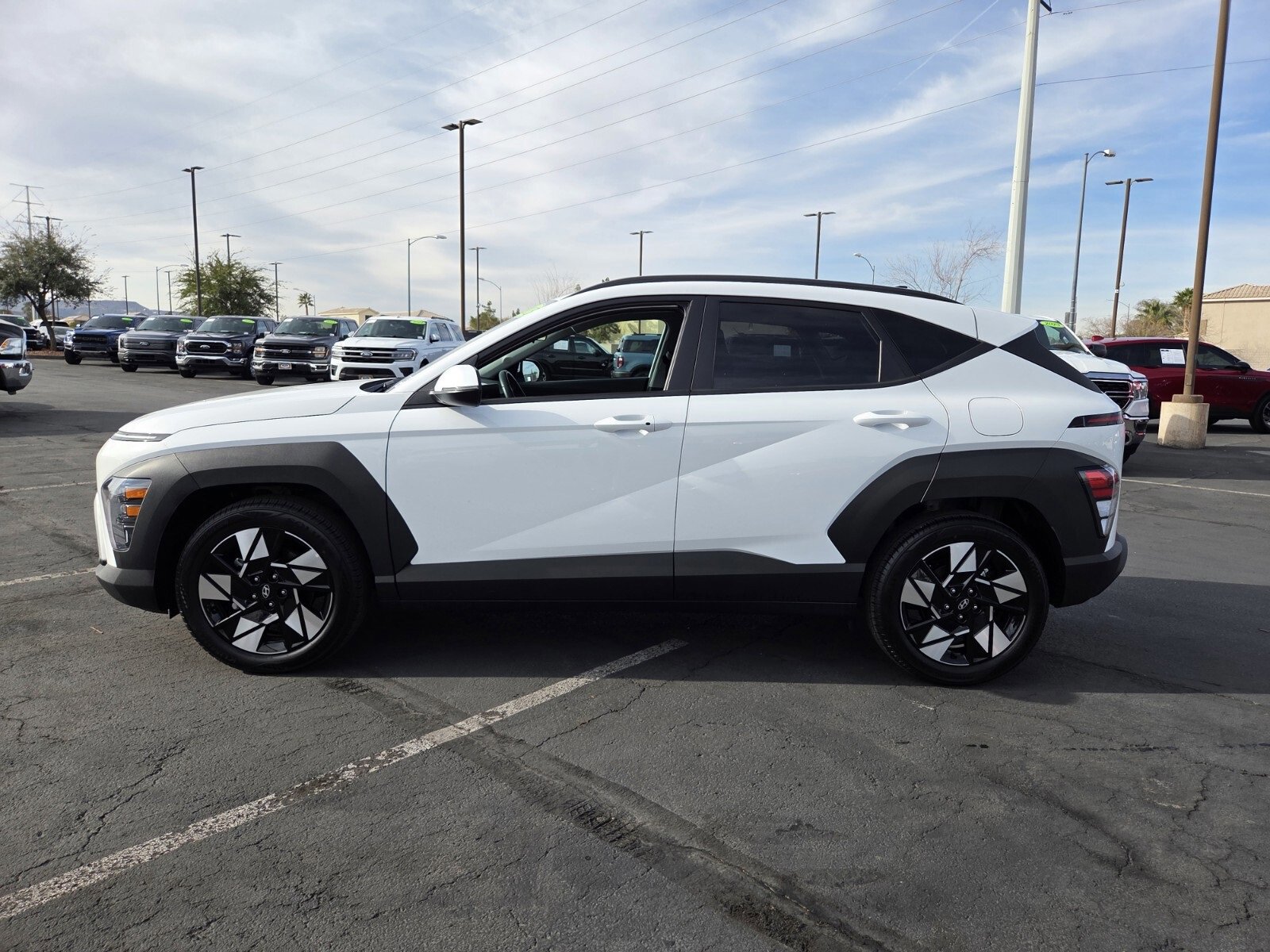 Used 2025 Hyundai Kona SEL image 2