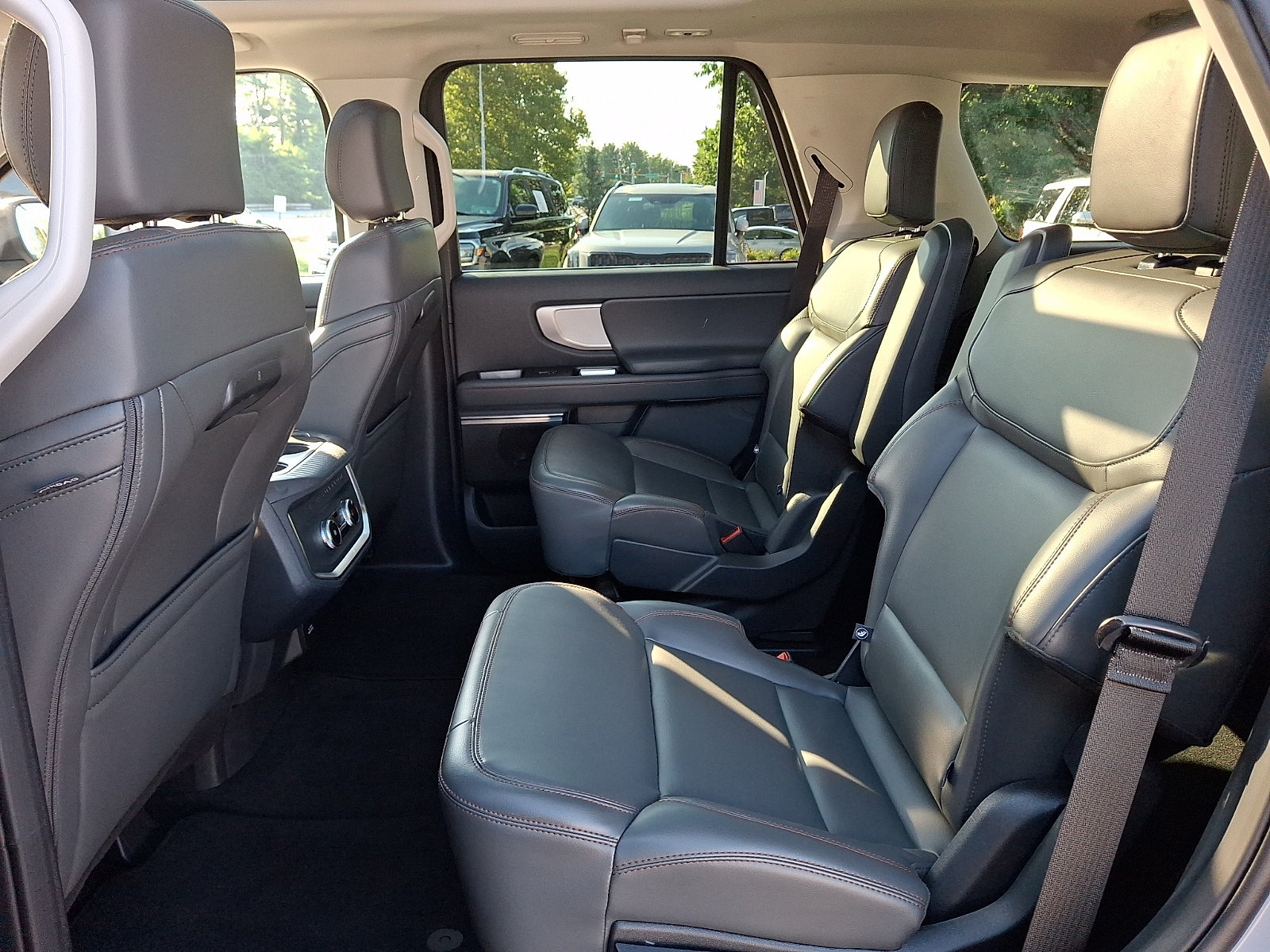 Certified 2025 Ford Expedition Active AWD/4WD image 13