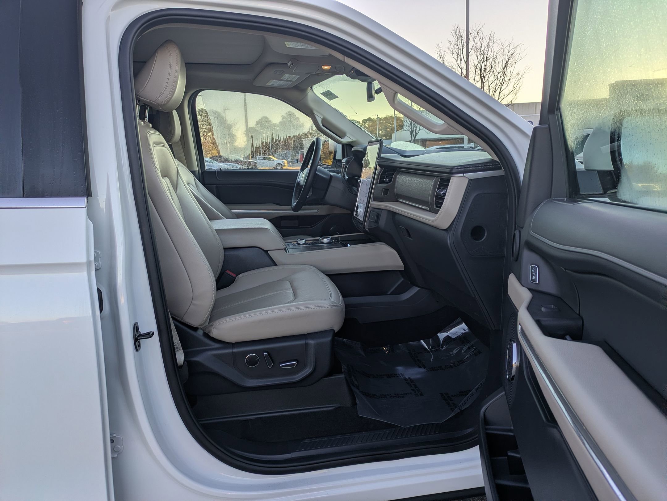 Certified 2024 Ford Expedition Limited image 34