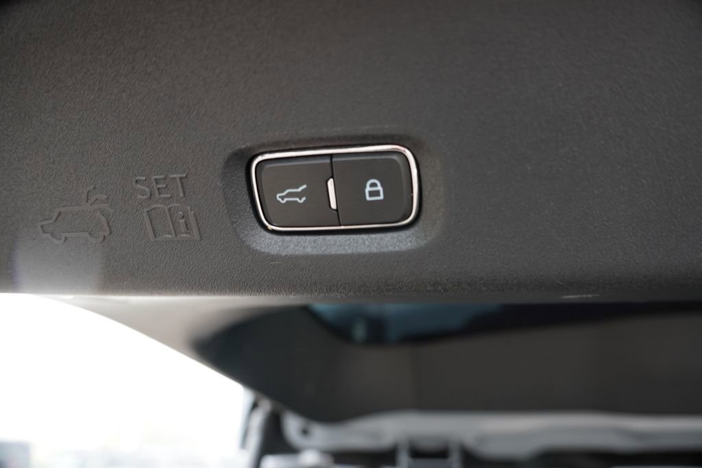 Certified 2025 Ford Expedition Active AWD/4WD image 27
