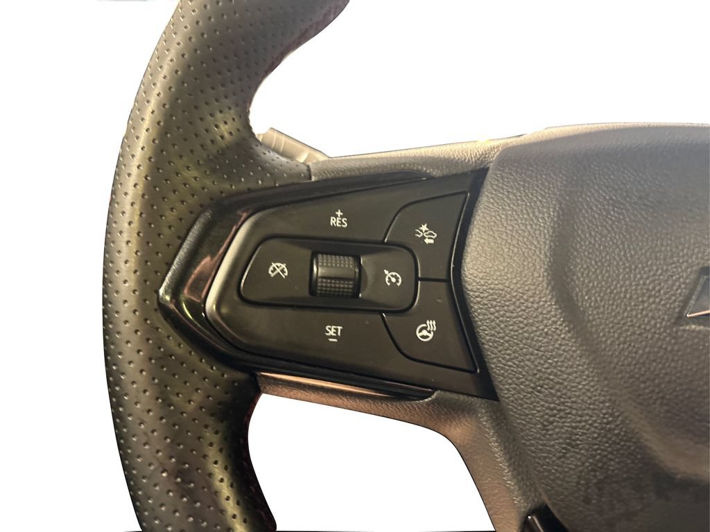 Used 2025 Chevrolet Trax RS w/ Sunroof Package FWD image 34