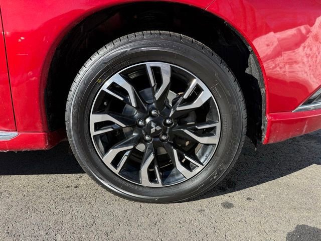Used 2018 Mitsubishi Outlander 4WD Plug-In Hybrid image 36