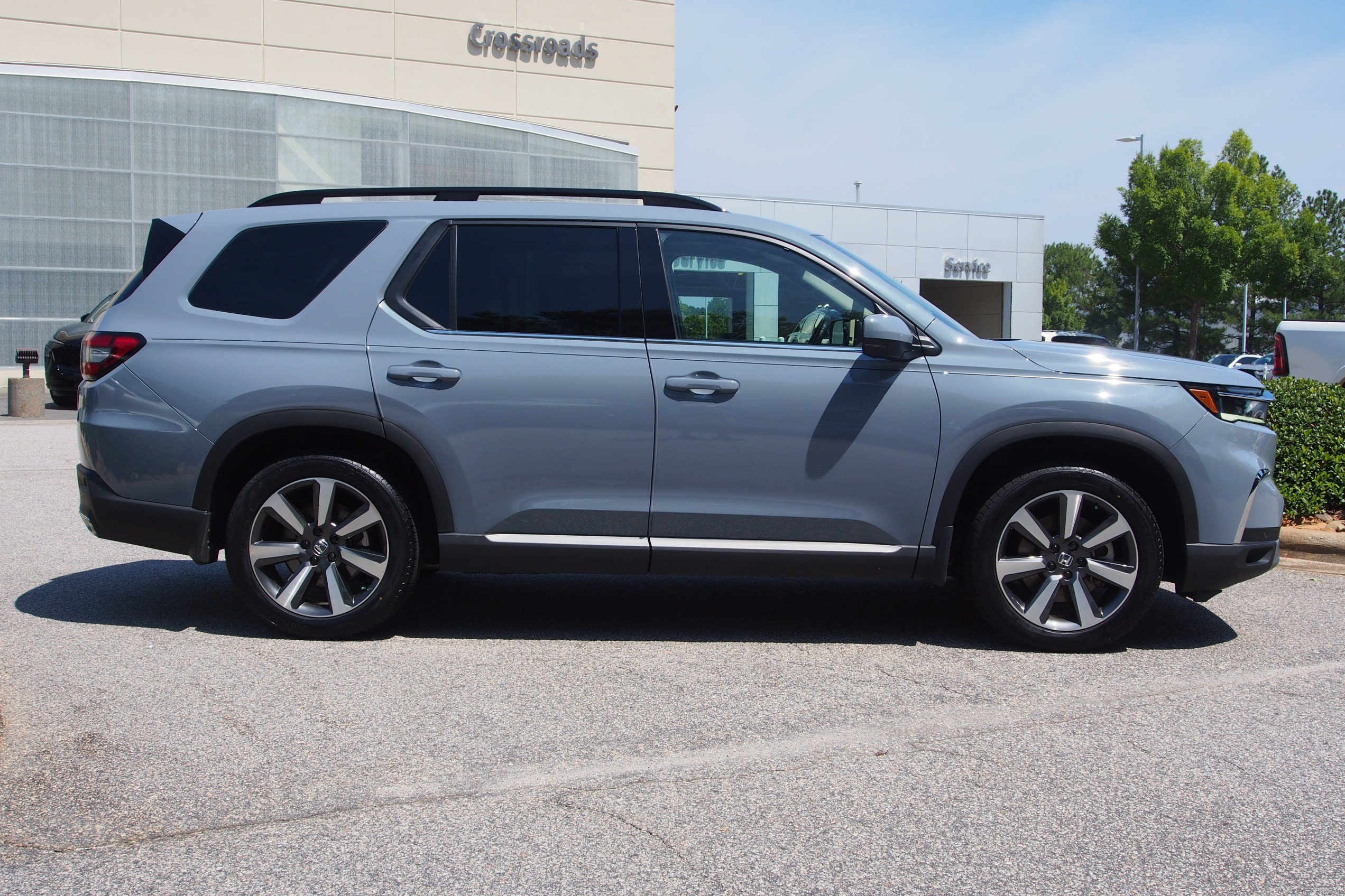 Used 2025 Honda Pilot Touring image 9