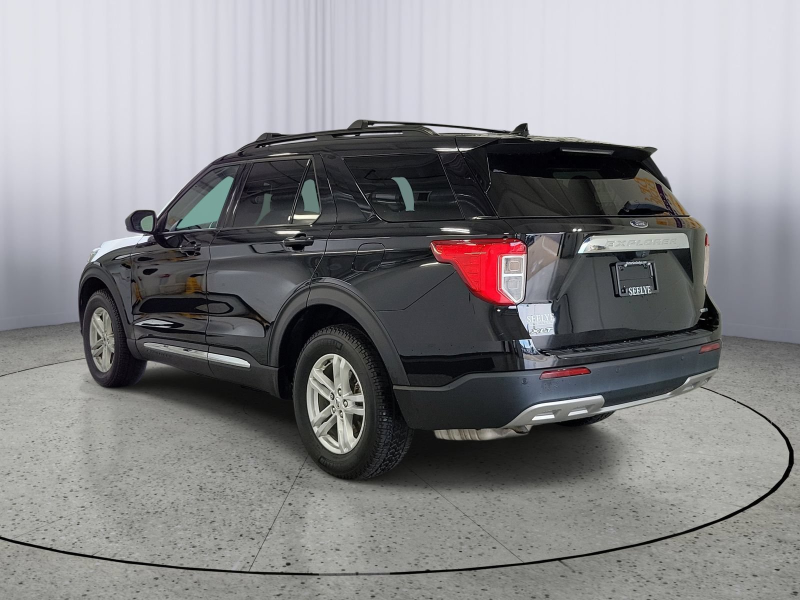 Certified 2020 Ford Explorer XLT w/ Equipment Group 202A AWD/4WD image 3