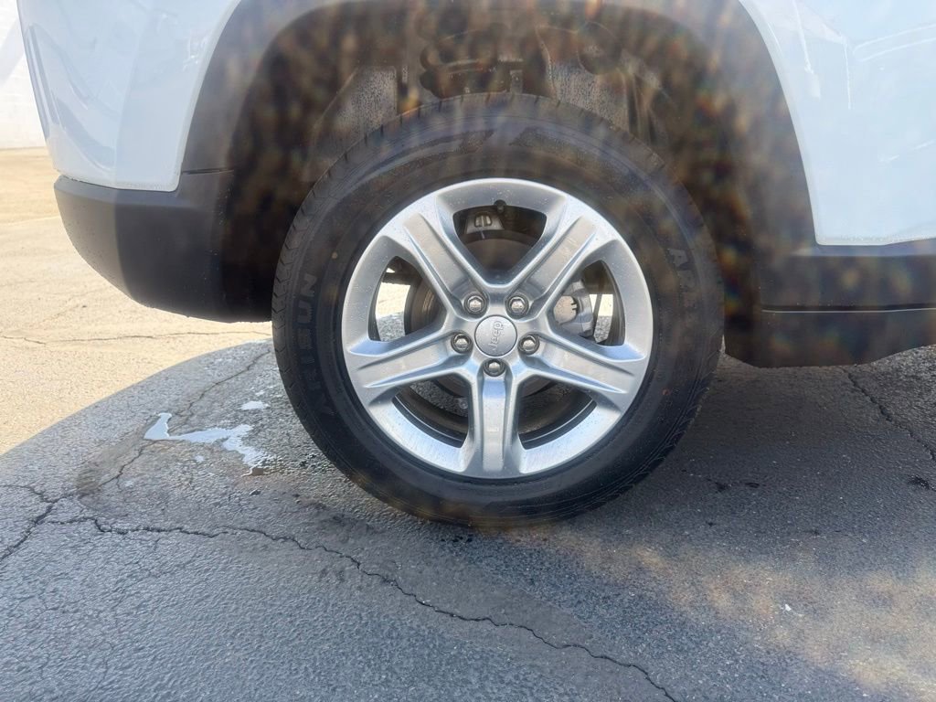 Used 2023 Jeep Compass Latitude w/ Convenience Group AWD/4WD image 45