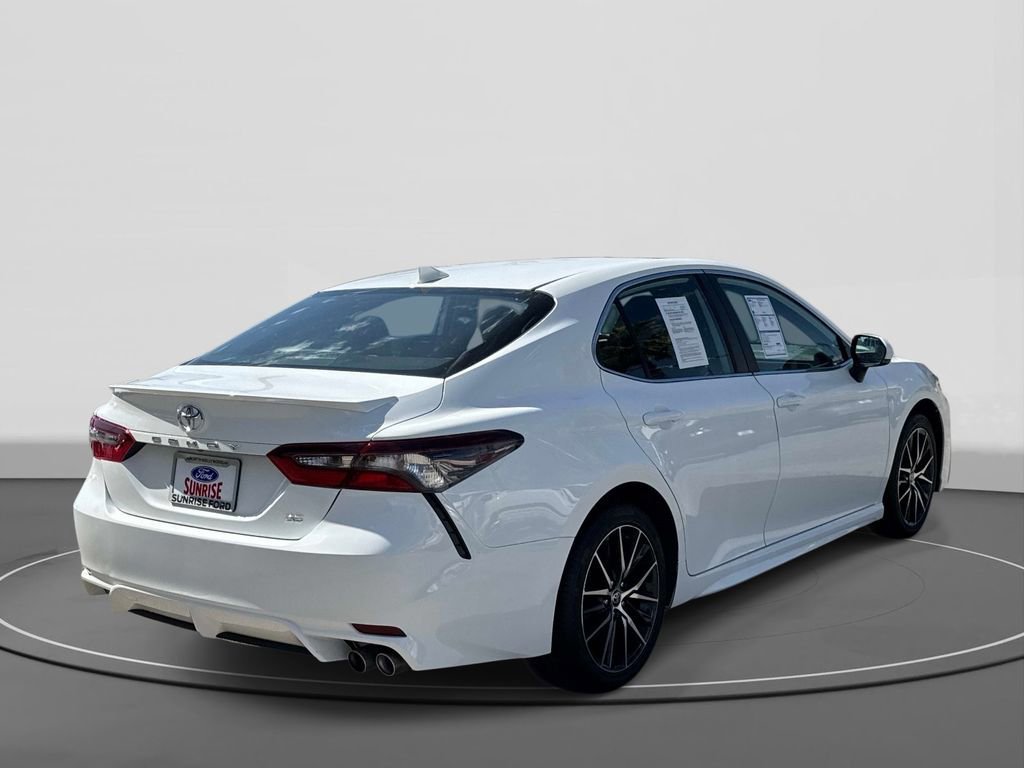 Used 2024 Toyota Camry SE FWD image 4