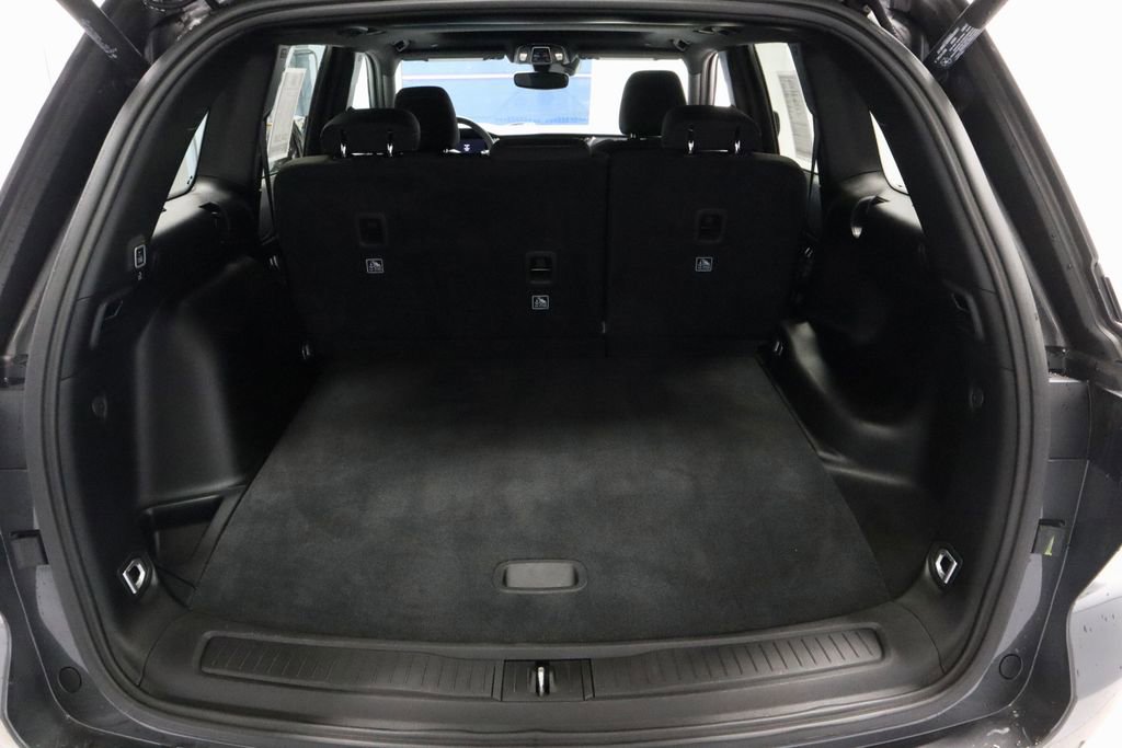 Used 2024 Jeep Grand Cherokee Laredo X w/ Luxury Tech Group I AWD/4WD image 14