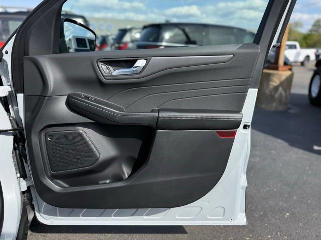 Certified 2026 Ford Escape SE w/ Class II Trailer Tow Package FWD image 20