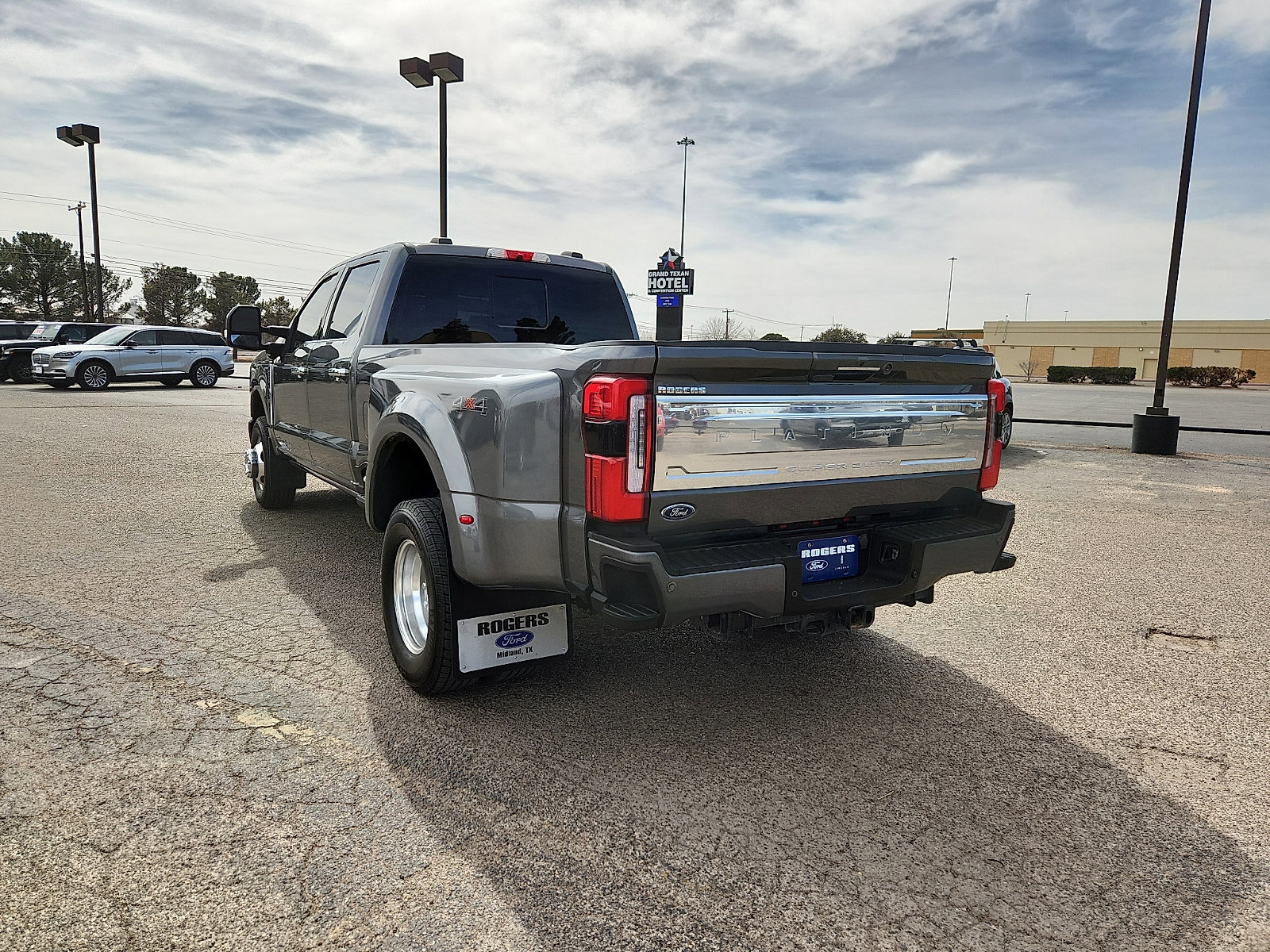 Certified 2024 Ford F350 Platinum image 3