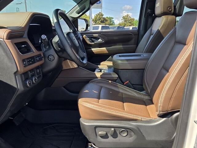 Used 2024 Chevrolet Suburban High Country w/ Premium Package RWD image 5