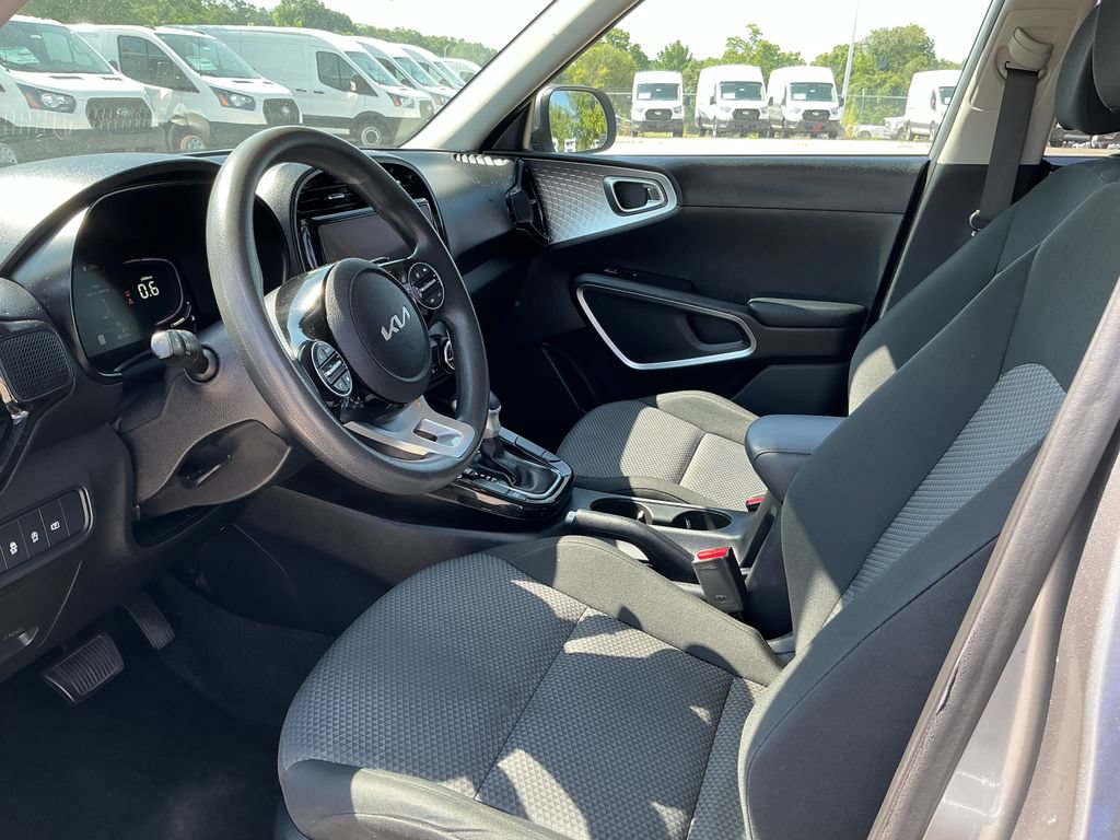 Used 2023 Kia Soul S FWD image 15