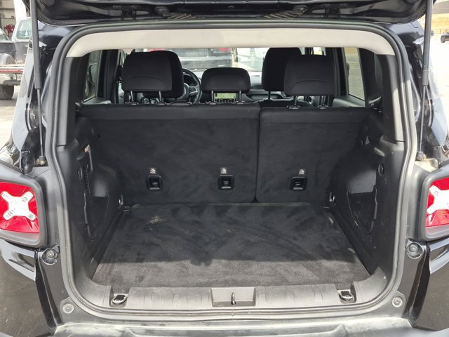 Used 2023 Jeep Renegade Altitude w/ Convenience Group I AWD/4WD image 11