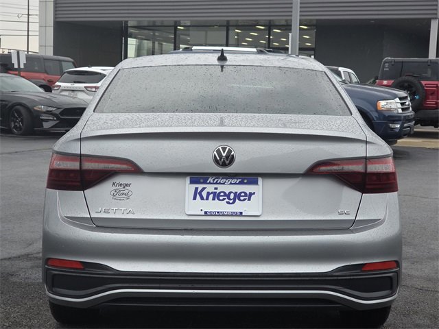 Used 2022 Volkswagen Jetta SE image 4