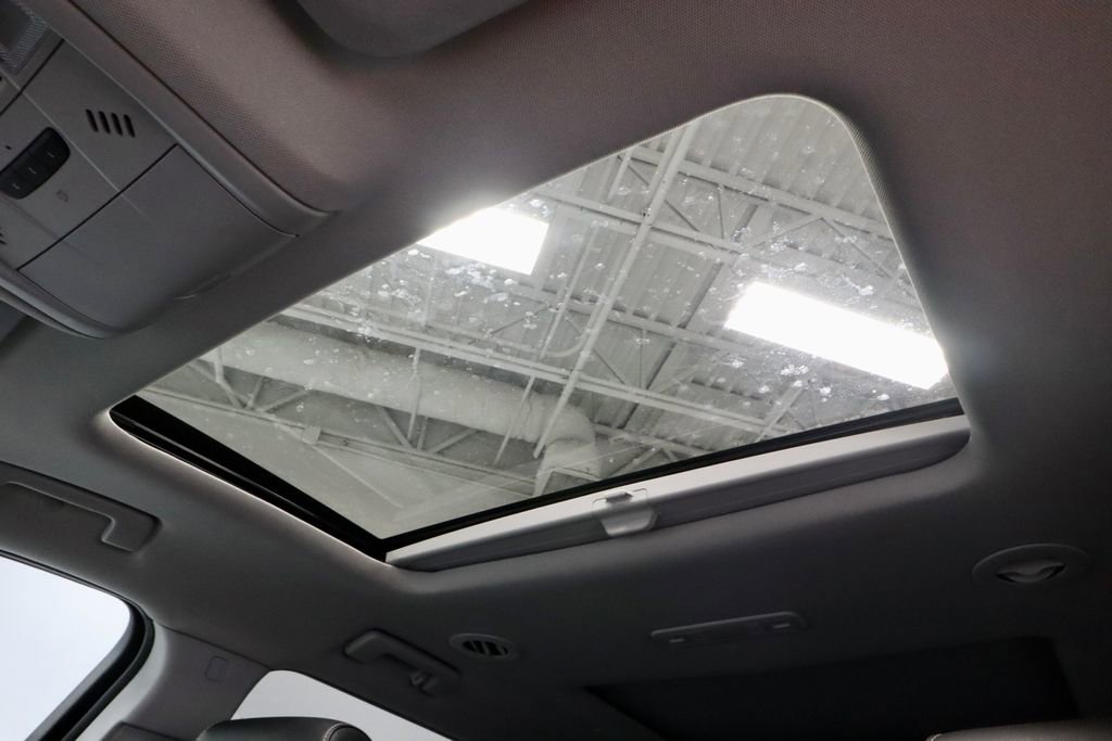 Used 2023 GMC Acadia SLT w/ Elevation Edition FWD image 33