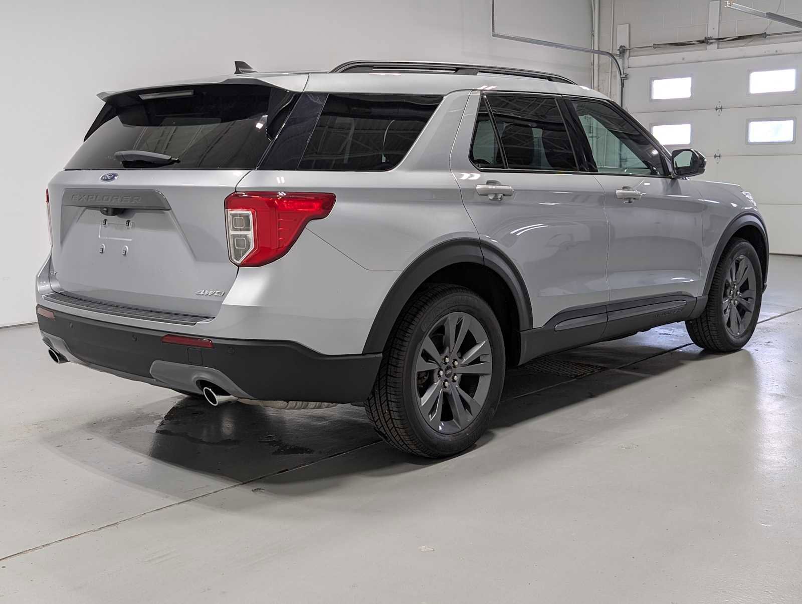 Certified 2023 Ford Explorer XLT w/ Equipment Group 202A AWD/4WD image 8