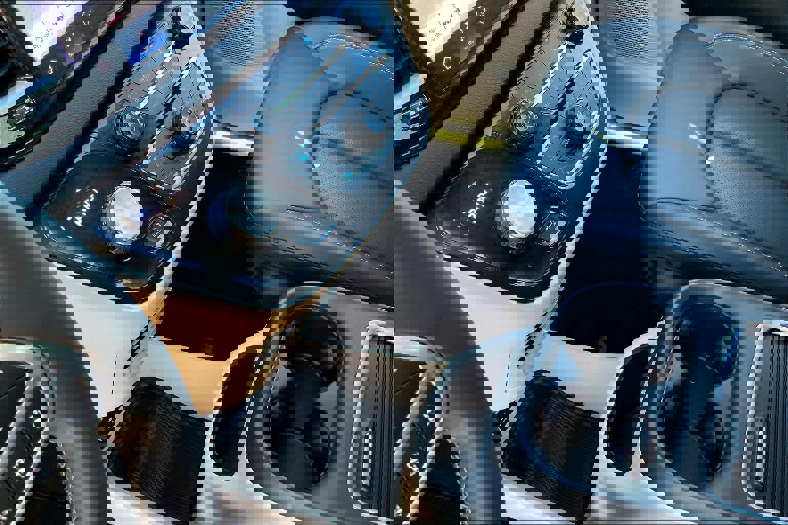 Used 2024 Chrysler Pacifica Touring-L image 17