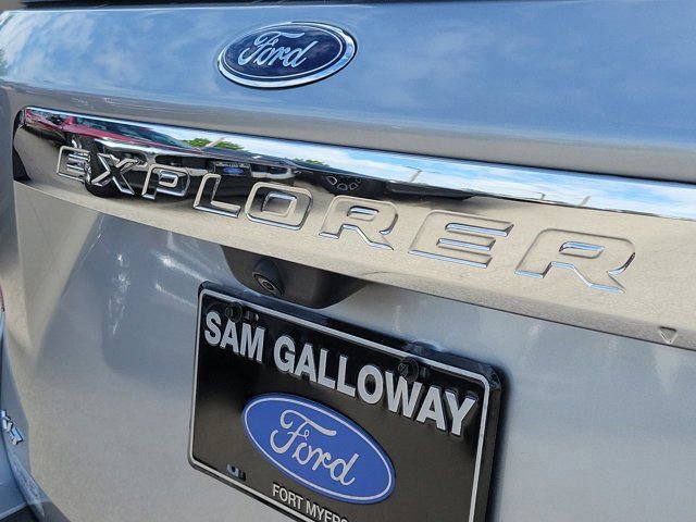 Certified 2023 Ford Explorer XLT w/ Equipment Group 202A RWD image 11