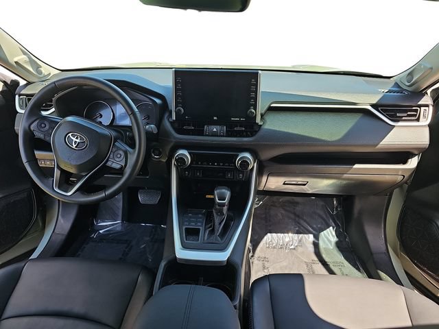 Used 2022 Toyota RAV4 XLE Premium AWD/4WD image 9