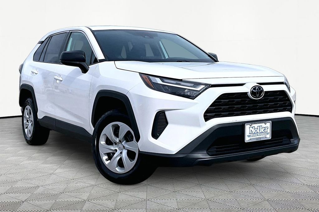 Used 2024 Toyota RAV4 LE image 5