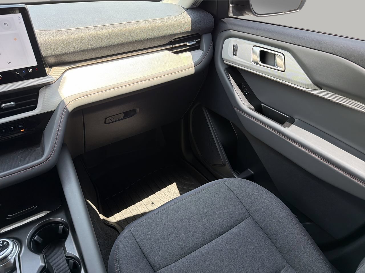 Certified 2025 Ford Explorer Active RWD image 16