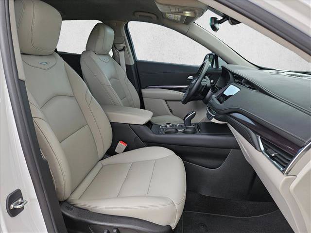 Used 2022 Cadillac XT4 Luxury w/ Cold Weather Package FWD image 20