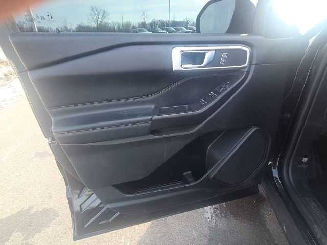 Certified 2020 Ford Explorer XLT w/ Equipment Group 202A image 27
