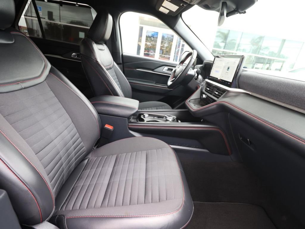 Certified 2025 Ford Explorer ST-Line w/ Premium Package image 24