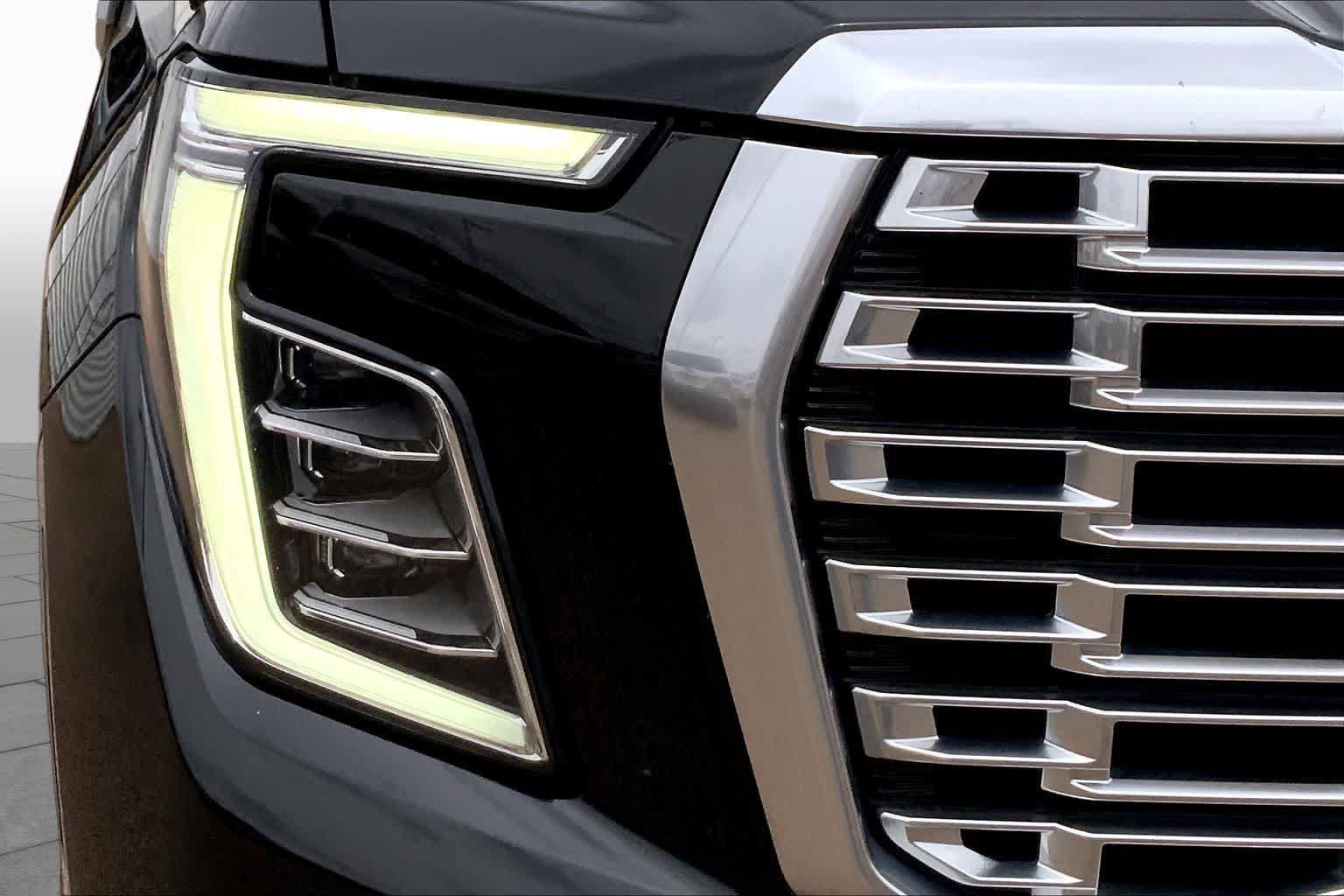 Used 2025 GMC Yukon XL Denali AWD/4WD image 28