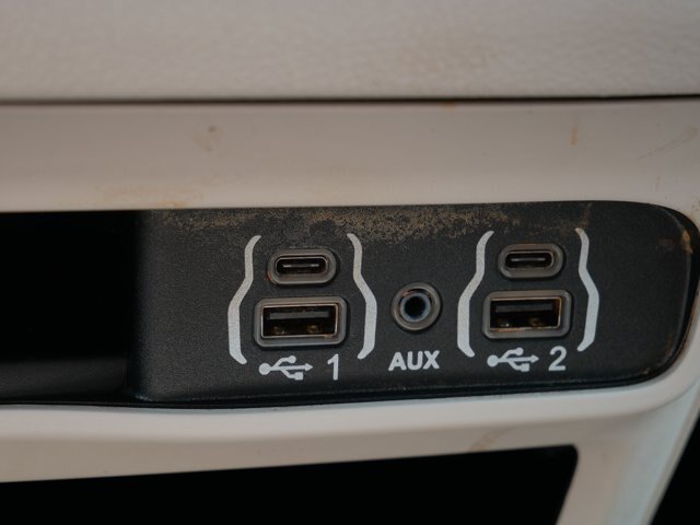 Used 2024 Chrysler Pacifica Touring-L FWD image 24