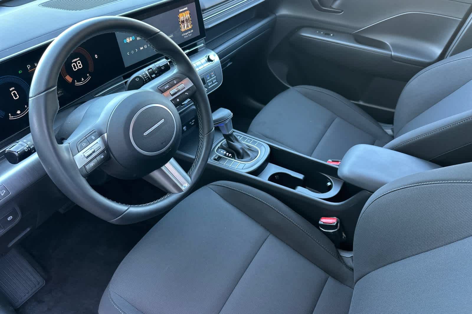 Used 2025 Hyundai Kona SEL FWD image 12