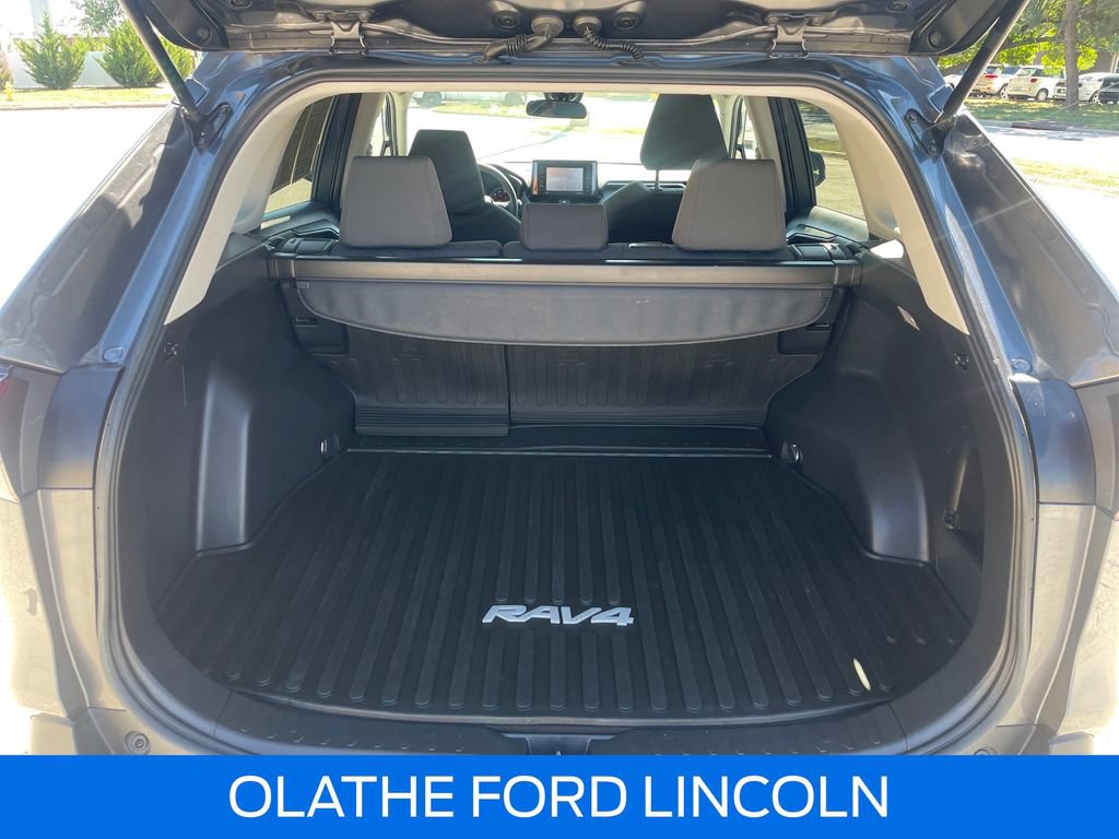 Used 2020 Toyota RAV4 XLE w/ All Weather Liner Package FWD image 27