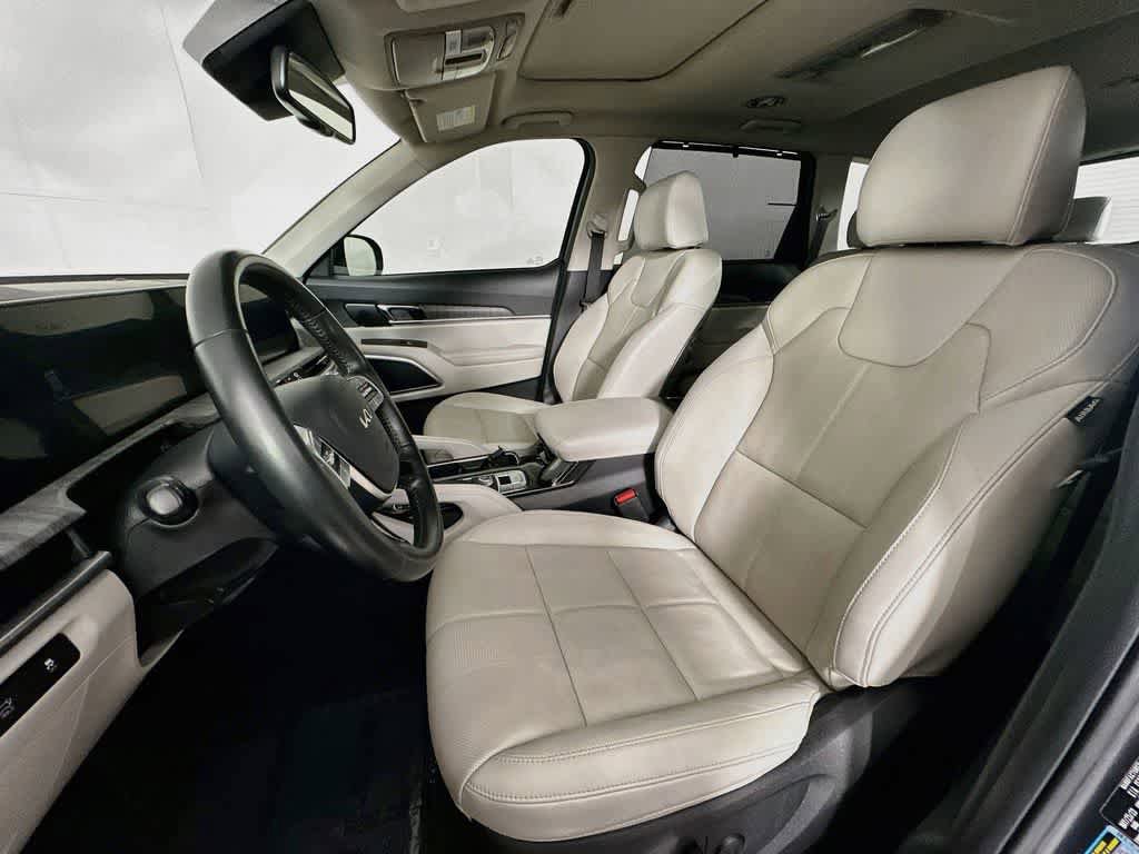 Used 2024 Kia Telluride EX w/ EX Captain's Chair Package FWD image 12