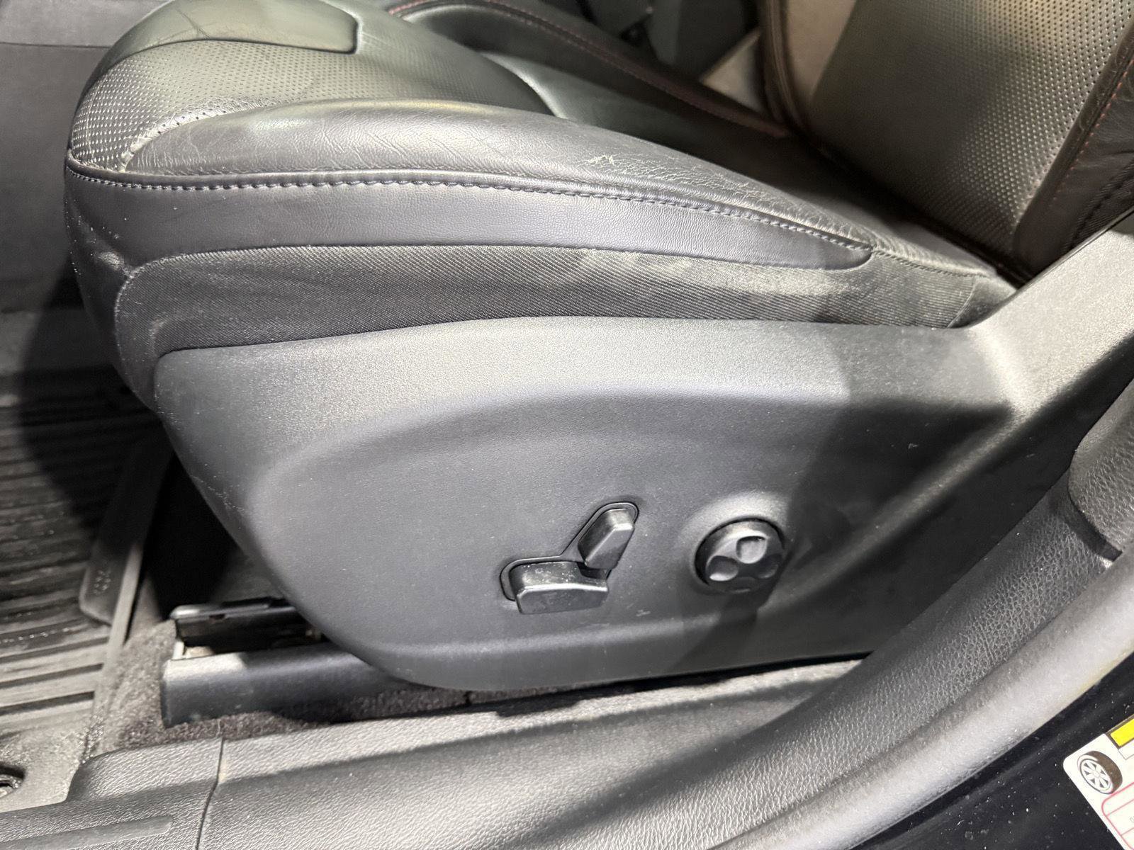 Used 2019 Jeep Cherokee Trailhawk AWD/4WD image 19